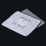 Skapar 50-bra guld födelsedagsfirande laptop fodral<br><div class="desc">Gratulerar till din 50-årsdag i stil med den här chicen,  elegant 50 och fantastiska födelsedagsdesign. En modern design med skripttext och fet grafik. Ändra färg för att anpassa. En del av en samling.</div>