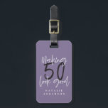 Skapar 50-tums färgfull bra-födelsedagsfirande bagagebricka<br><div class="desc">Fira din 50-årsdag i stil med den här chicen,  elegantens färgstarka 50-årsjubileum och fantastiska födelsedagsdesign. En modern design med skripttext och fet grafik. Ändra färg för att anpassa. En del av en samling.</div>