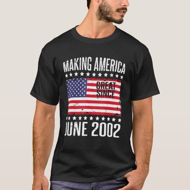 Skapar Amerika Underbart sedan juni 2002 Lycklig B T Shirt (Framsida)