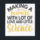 Skapar en Miracle WIth Alot of Kärlek and Science Anteckningsblock<br><div class="desc">Funny, kärlek, vetenskap, gåva, födelsedagspresent, kemi, lärare, sarkastisk, humor</div>