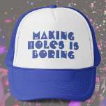 Skapar Hål är Boring Keps<br><div class="desc">Skapar Hål är Boring Roligt slogan på Hat. Lustigt ord på ett lock. Gift för en jägare eller en smak kanske.</div>