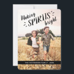Skapar sprit Bright Hip-Helgdag-fotokort Julkort<br><div class="desc">Gör sin själ ljus genom att skicka den här roligten,  den moderna designen till familj och vänner. Har ett storlekt foto av din familj på framsidan med en kombination av avslappnad och contemporary av handskriven typografi. På baksidan finns det ett annat foto och utrymme för ditt personliga meddelande.</div>