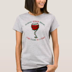 Skapar sprit...ett glas i taget t shirt