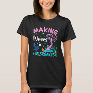 Skapar Vågar i Kindergarten-Sjöjungfrun tillbaka t T Shirt