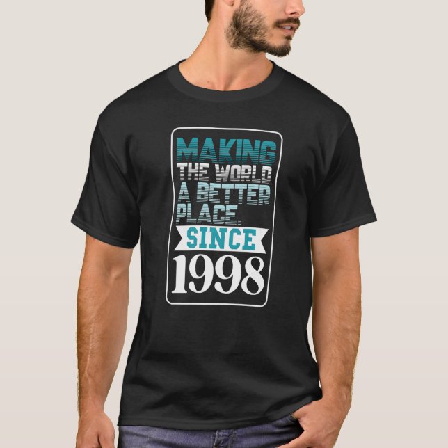 Skapar världen ett bättre ställe sedan 1998 t shirt (Framsida)