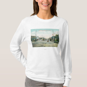 Skåpbil Ness Aveny beskådar ett år efter avfyra T-shirt
