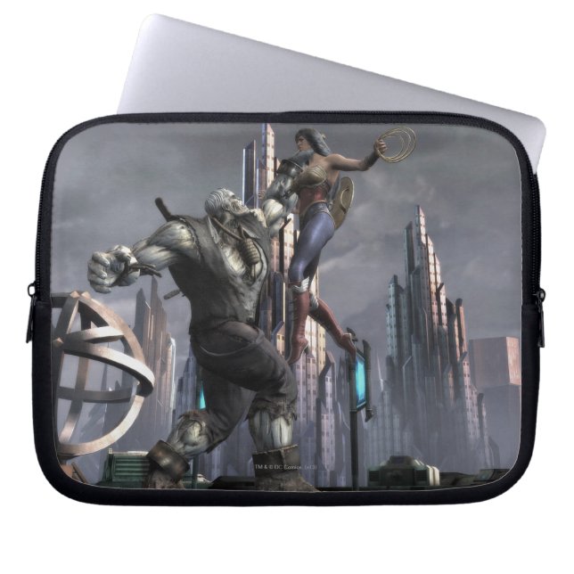 Skärmbild: Grundy mot  kvinna Laptop Sleeve (Framsidan)