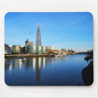 Skärvan av exponeringsglas och stadshuset i London Musmatta