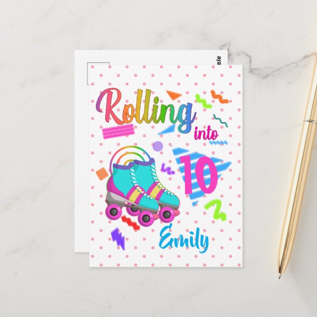 Skat födelsedag som rullar in i matchande födelsed vykort (Fram/Back In Situ)