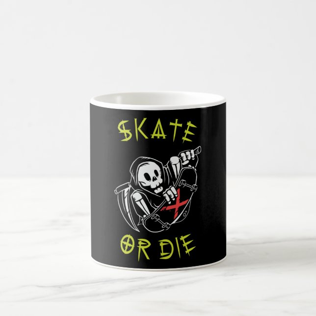Skate eller die Grim Reaper Skeleton Skateboarder Kaffemugg (Center)