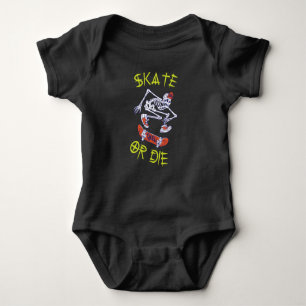Skate eller die Skeleton Skateboarder T Shirt