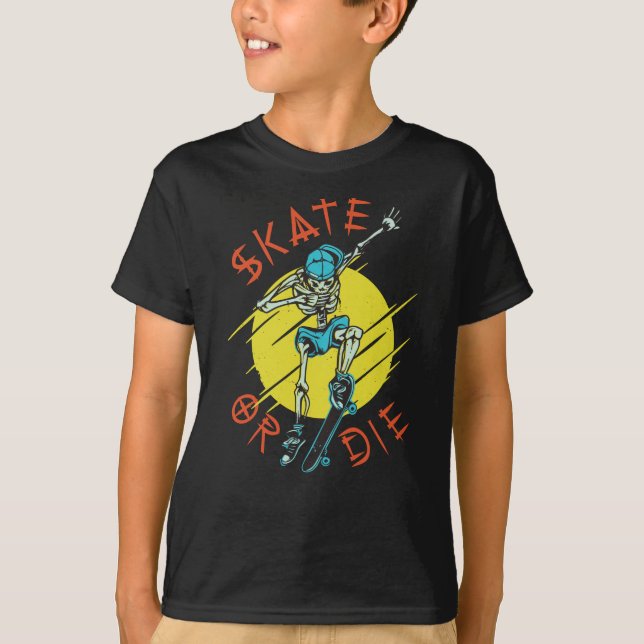 Skate eller die Skeleton Skateboarder T Shirt (Framsida)