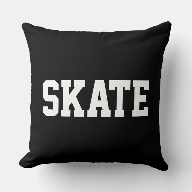 SKATE Fet stilrent vitt text på modern svart Kudde (Framsida)