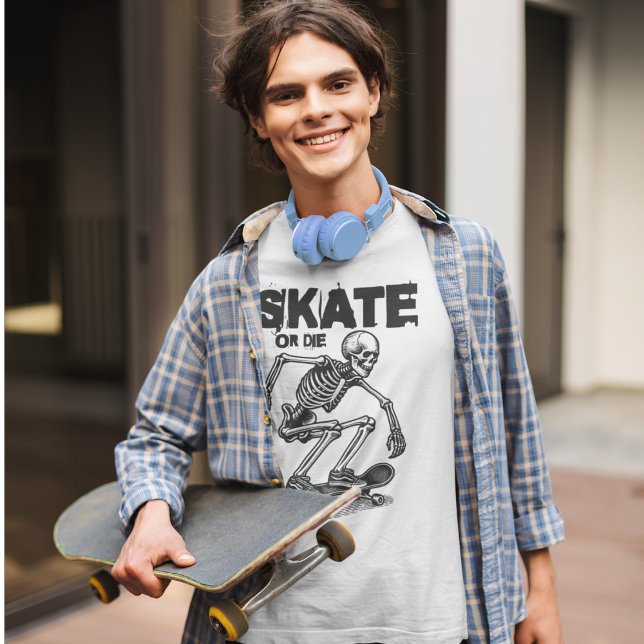 Skate or Die Skeleton Skateboard Streetwear Tee (Skapare uppladdad)
