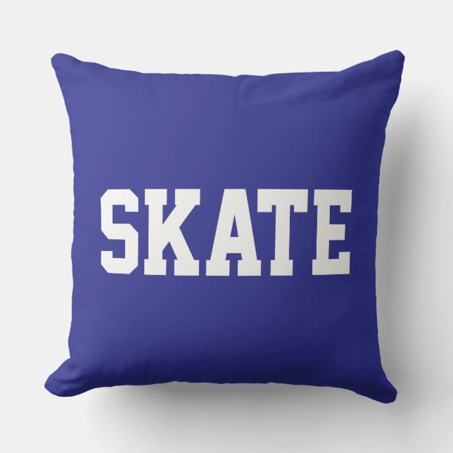 SKATE Rolig Fetid Sportig Vit Text På Djupblå Kudde (Framsida)