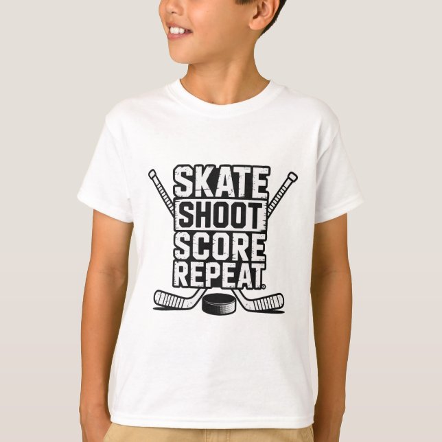 Skate Shoot Score Repeat _4  T Shirt (Framsida)
