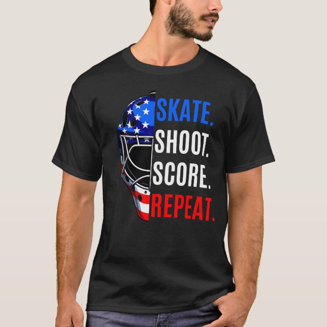 Skate Shoot Score Repeat Hockey 4 juli T Shirt (Framsida)