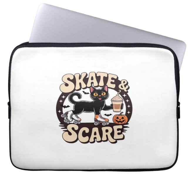 Skate & Skräm - Cute Black Cat Roller Skor over Laptop Fodral (Framsidan)