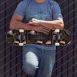 Skateboard abstrakt Black, Rosa och Guld<br><div class="desc">Skateboard. Det finns i ett redo för svartvit, rosa och guld-design för att du ska kunna anpassa dig. NOTE: FÖRÄNDRA ENDAST MALLAREALERNA SOM BEHÖVS! 😀 Vid behov kan du ta bort texten och börja lägga till spelar ingen roll text och typsnitt på nytt. 📌 Om du behöver anpassa ytterligare klickar...</div>