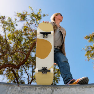 Skateboard av gyllene Sol och vågiga halvrör