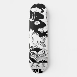 SKATEBOARD BLACK OCH WHITE DRAGON