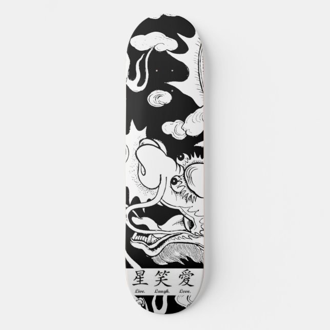 SKATEBOARD BLACK OCH WHITE DRAGON (Framsida)