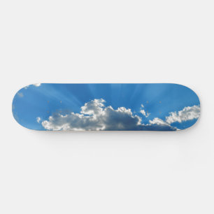 Skateboard för genombrytning av moln i sol