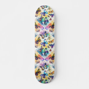 Skateboard för inspikat fjäril-kollage