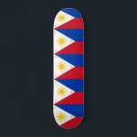 Skateboard med flagga av Filippinerna<br><div class="desc">Visa upp dina drag med djärvt nationellt pride med hjälp av denna dynamiska skateboard som innehåller flagga Filippinerna! Designat att stå ut vid skateparken eller på gatorna, visar den filippinska flagga pulserande röda, blå, vita och gyllene gult inslag i en slank, uppmärksam layout. Vare sig du kryssar för, utför tricks...</div>