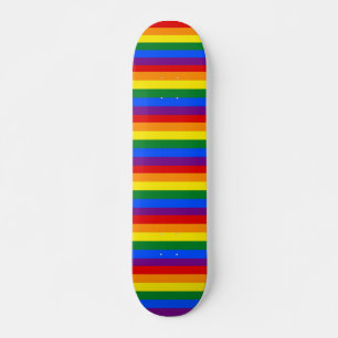 Skateboard med flagga av HBT-regnbåge