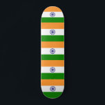 Skateboard med flagga av Indien<br><div class="desc">Visa ditt stil-och kulturrelaterade pride med vår pulserande skateboard med flagga Indien! Denna högkvalitativa skateboard är en perfekt för upprorsmän som vill uttrycka sin beundran för den indiska kulturen samtidigt som de njuter av skridandet av skridskor. Den indiska flagga slående färg visas tydligt på däck och skapar den ett unikt...</div>
