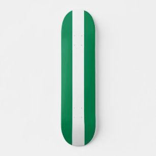 Skateboard med flagga av Nigeria