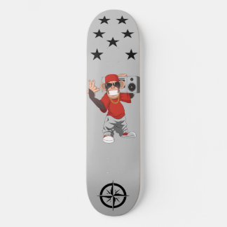 Skateboard med kreativ och vacker apa