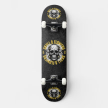 Skateboard med skal och blommor