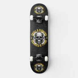 Skateboard med skal och blommor