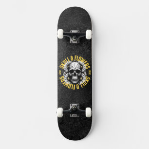 Skateboard med skal och blommor