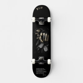 Skateboard med skal och citat av personlig