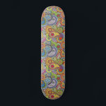 Skateboard Mönster färgad<br><div class="desc">En vintage färglös bho paisley mönster royal blå grönt och svart skateboard. Kute och vismisk.</div>