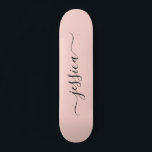 Skateboard namn för Girly  rosa elegant-skript<br><div class="desc">Skateboard med  bakgrundsdesign för rosa och ett elegant,  handskript. Anpassa med ditt namn.</div>