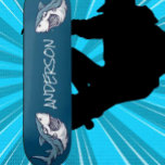 Skateboard Personlig 2 Blue Sharks<br><div class="desc">Skateboard Personlig 2 Blue Sharks Skating handlar bara om att ha roligt,  och det finns något för alla i vårt skateboard-intervall. En fantastisk skateboard garanterade ett leende! . . Ha roligt med ditt personliga budskap som roterar gator och skatepark eller marscherar.</div>
