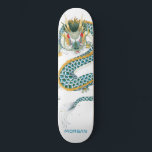 Skateboard personlig Blue Guld Dragon<br><div class="desc">Personlig av fet asiatisk konst drar på skateboard med ditt namn i en röd sans serif-typ. Fet blå guld och svart.</div>