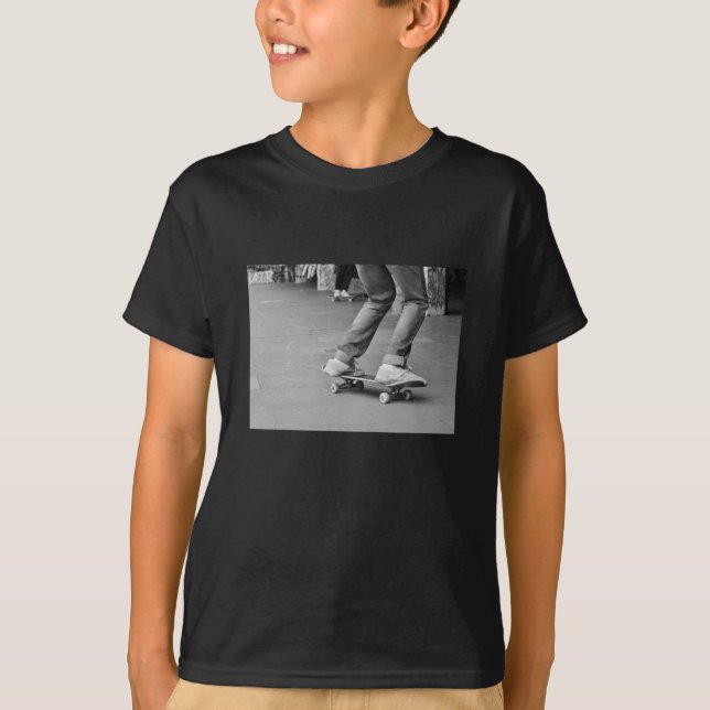 Skateboard skate graffiti svartvit foto t shirt (Framsida)