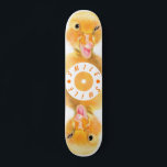 Skateboard Smile Funny Gift lycklig Gult<br><div class="desc">Skateboardbord med Anka, Gult, Lycklig, Teckning och text - eller Välj / lägg till din unika text / teckensnitt / Färg - Gör din Speciella skateboardpresentatör - Ändra storlek och flytta eller ta bort eller lägga till inslag / bild med Anpassning Tecknad ! - Teckning och MJÖLKS utformning. Du kan...</div>