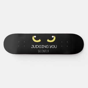 Skateboard som bedömer dig tyst (Cat Öga)