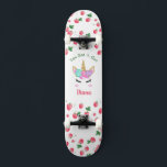 Skateboard Unicorn-jordgubbsodling med namn<br><div class="desc">Gör den här jordgubbskateboard Unicorn till din egen genom att lägga till din text. Om du vill komma åt avancerad redigering går du till "Anpassa den här verktygen" och klickar på "Information",  rulla ner och tryck på länken "klicka för att anpassa ytterligare".</div>