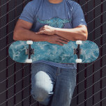 Skateboard Vinkara bläckfisk<br><div class="desc">Rid vågar med denna häpnadsväckande blåhavsskateboard vågar. Perfekt för både nybörjare och erfarna skater. Den här tavlan kommer säkert att vända huvudet vid skateparken eller på stranden. Köp Zazzle på prsmodsbutiken.</div>