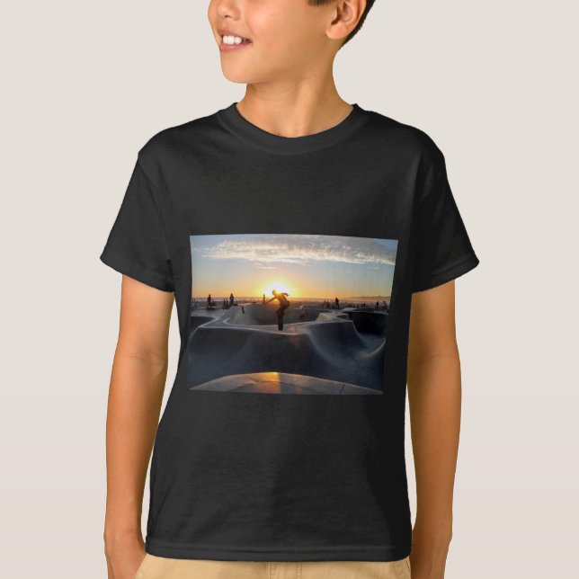 Skateboarden för solnedgångKalifornien drömmar Tee Shirt (Framsida)