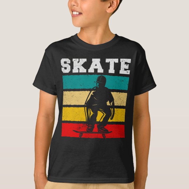 Skateboarding Kid Retro T Shirt (Framsida)