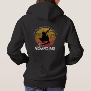 Skateboarding med livsoffert t shirt