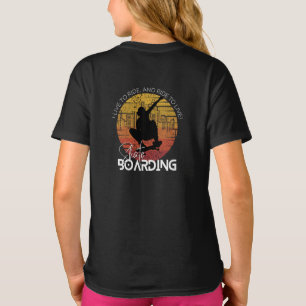 Skateboarding med livsoffert t shirt